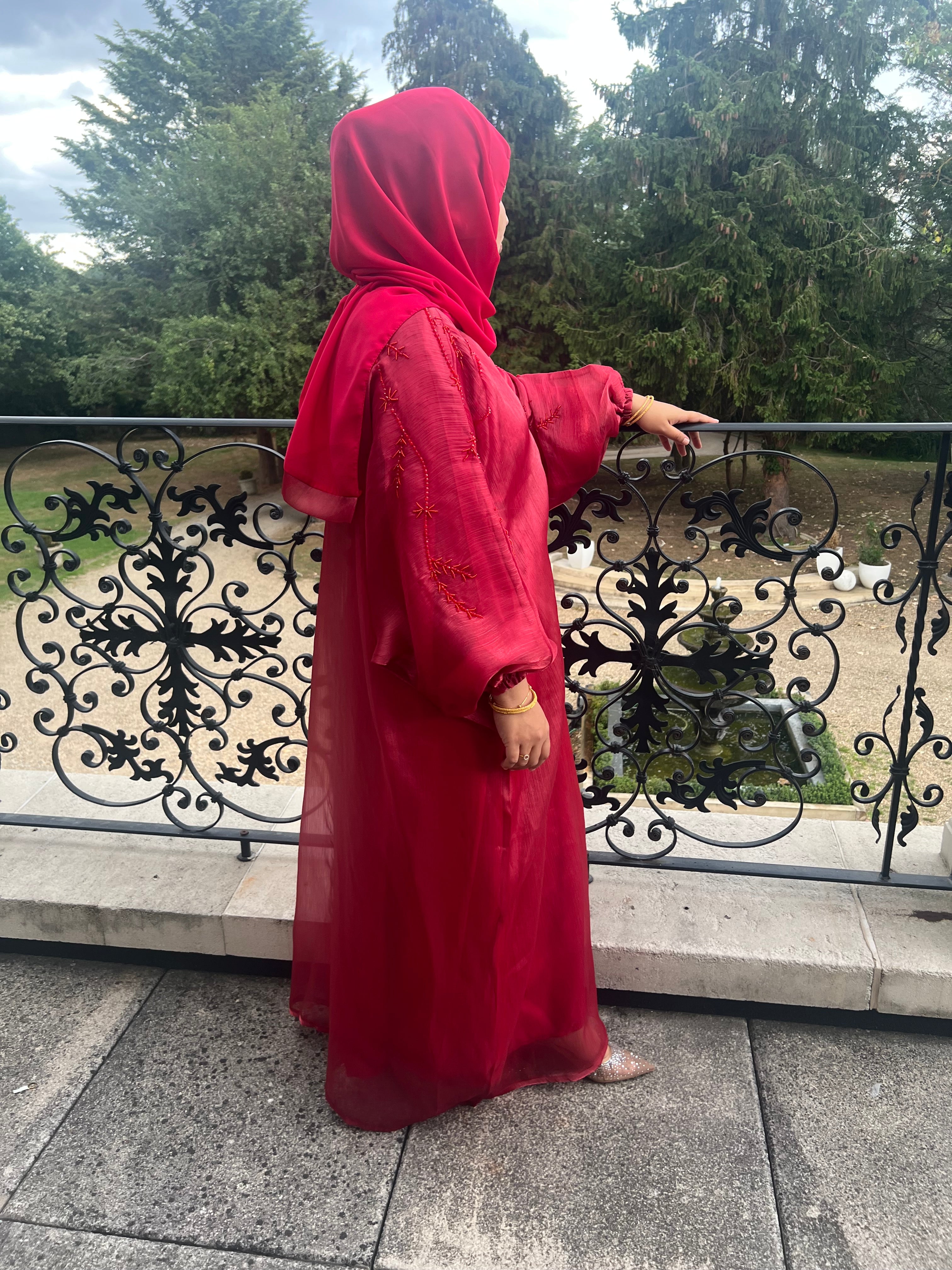 V1 Doha Abaya - Cherry